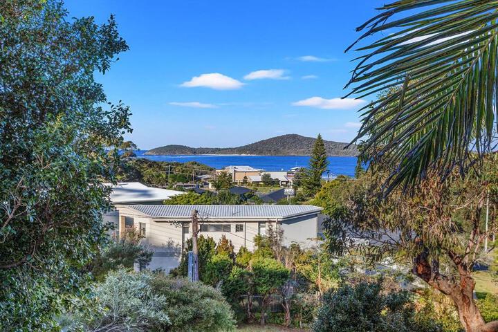 Island View Large Family Home Pool WI FI and Sweeping Views of Fingal