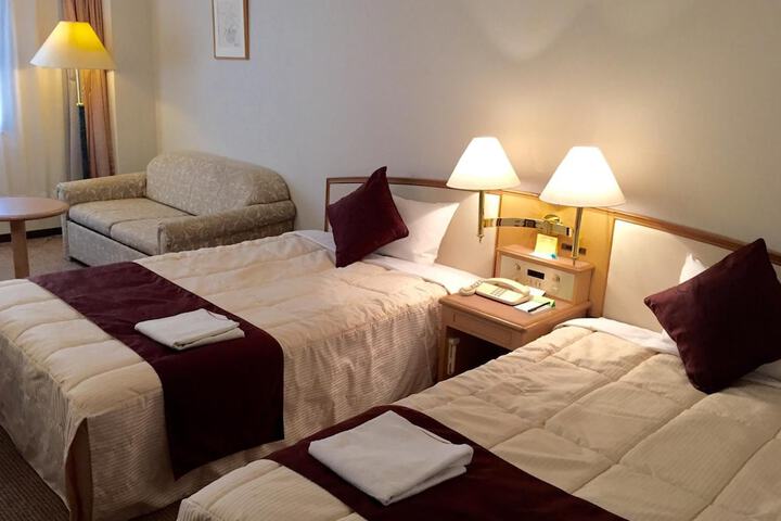 Room 16 of 28