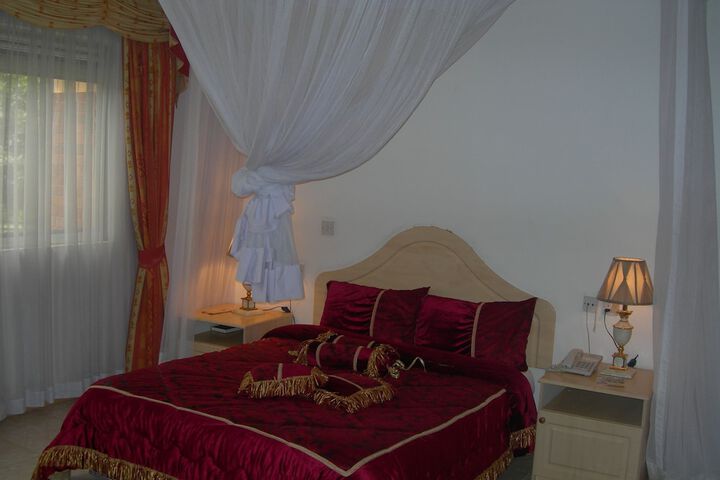 Room 4 of 27