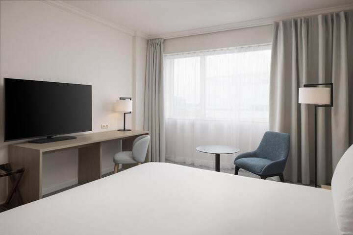 Room 32 of 85