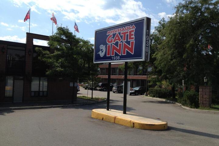 Mississauga Gate Inn