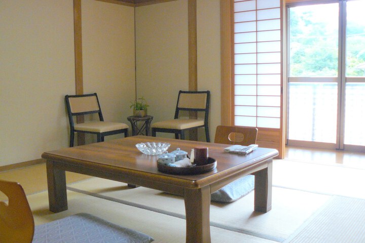 Room 10 of 33