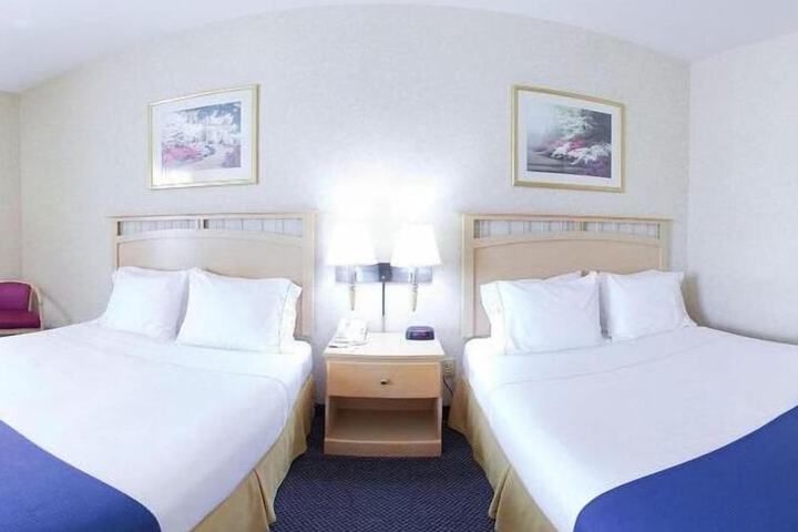 Room 2 of 7