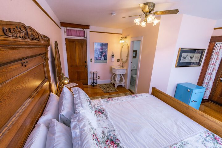 Room 25 of 124