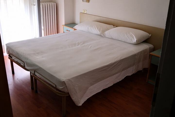 Room 9 of 24