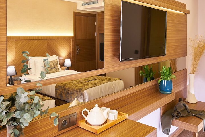 Room 12 of 34