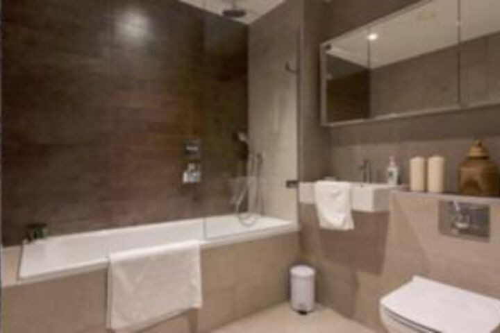 Room 4 of 18