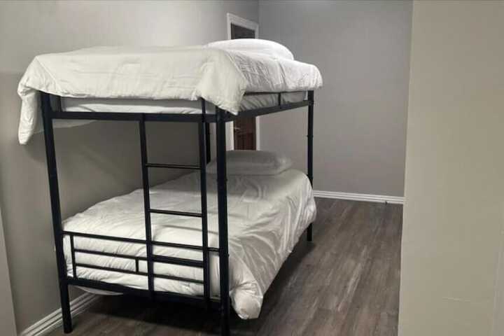 Room 10 of 16
