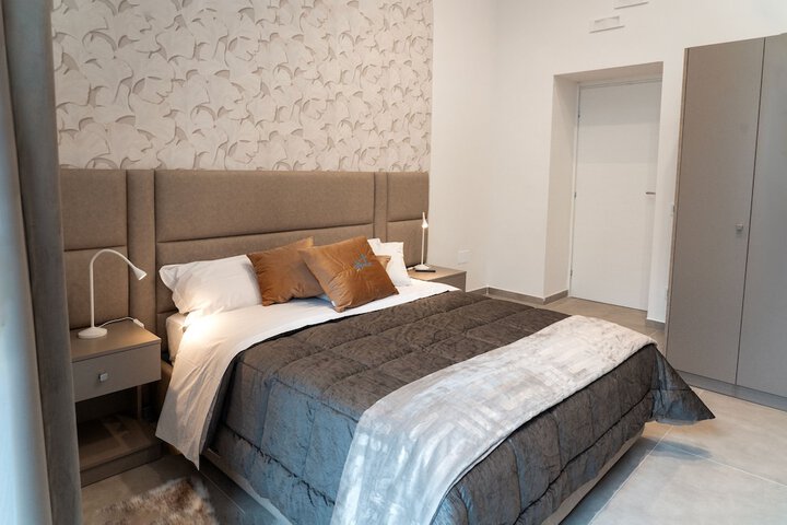 Room 5 of 38