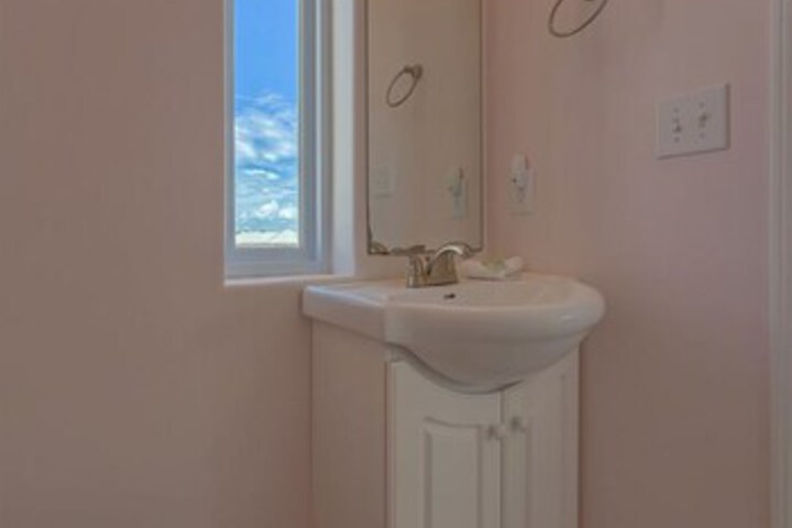 Room 7 of 34
