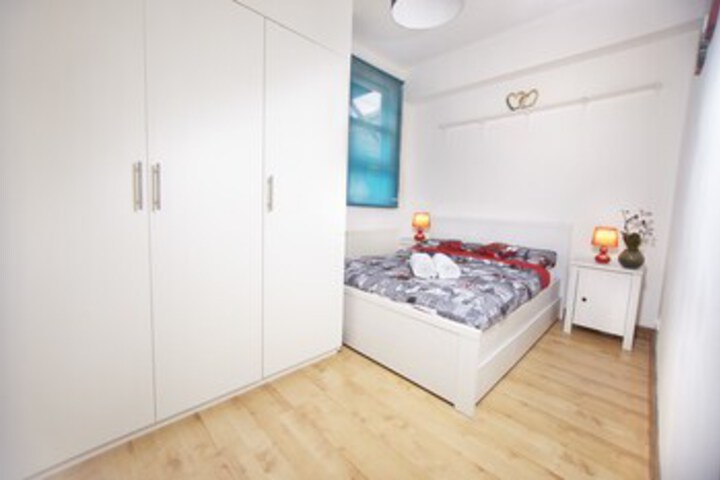 Room 11 of 11