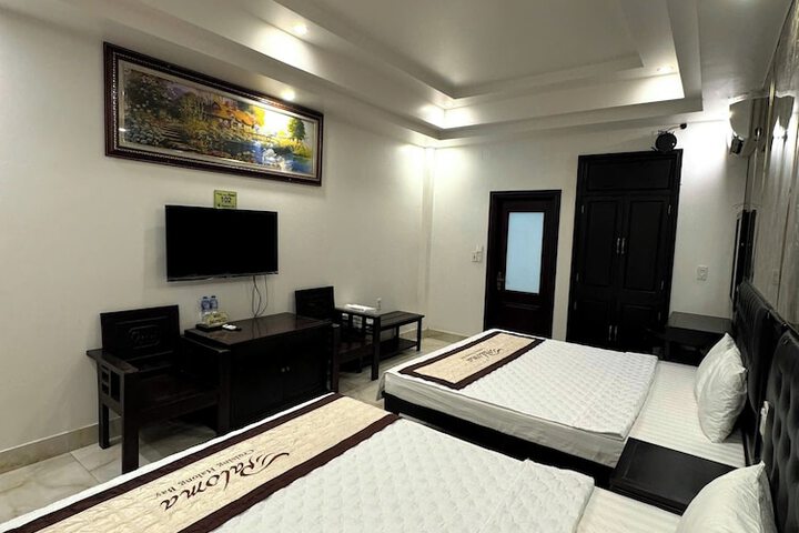 Room 9 of 28