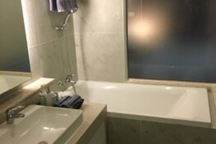 Room 4 of 23