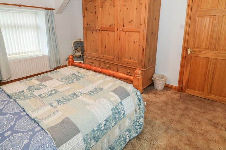 Room 2 of 6