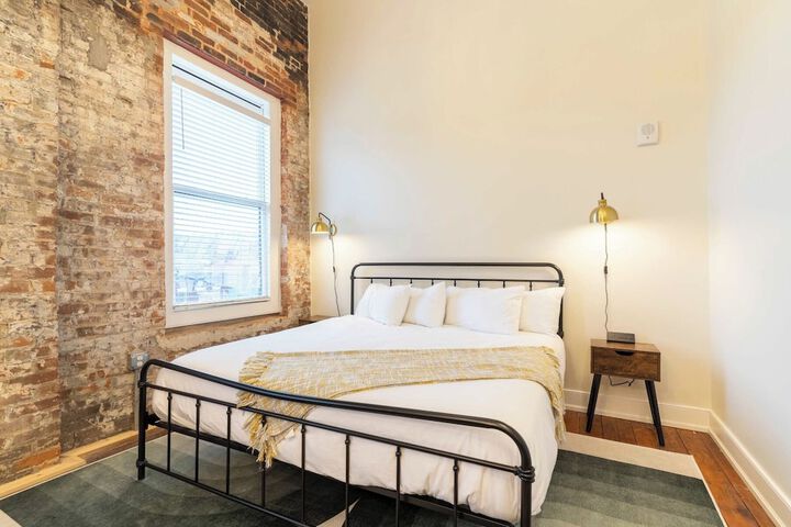 Room 22 of 65