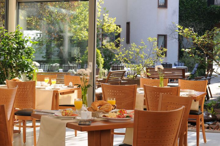 Breakfast/Coffee Service 72 of 127