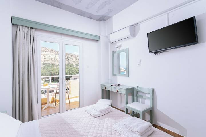 Room 8 of 48