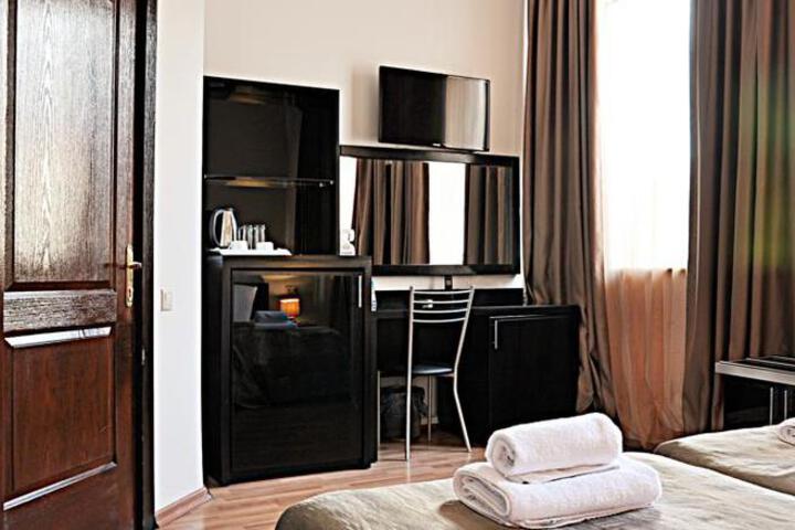 Room 5 of 7