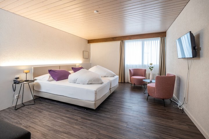Room 8 of 48