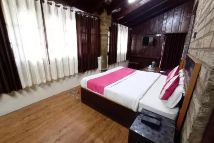 Room 4 of 16