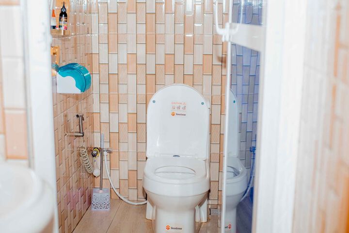 Room 9 of 18