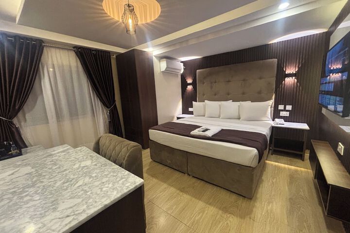 Room 5 of 26