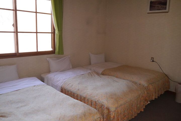 Room 5 of 32