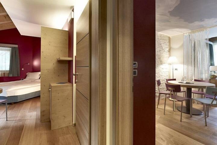 Room 9 of 38
