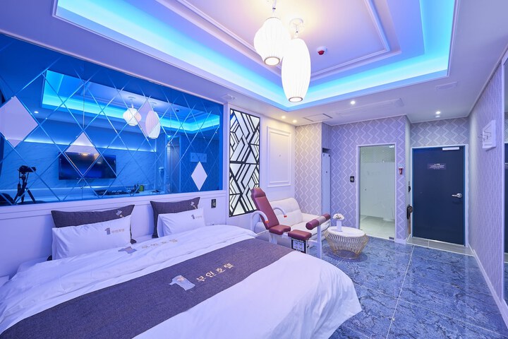 Room 9 of 61