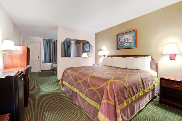 1 King Bed (1 of 14)