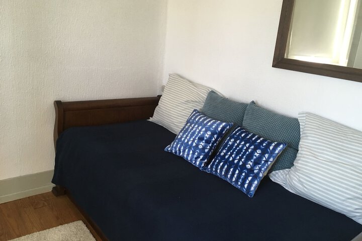 Room 27 of 83