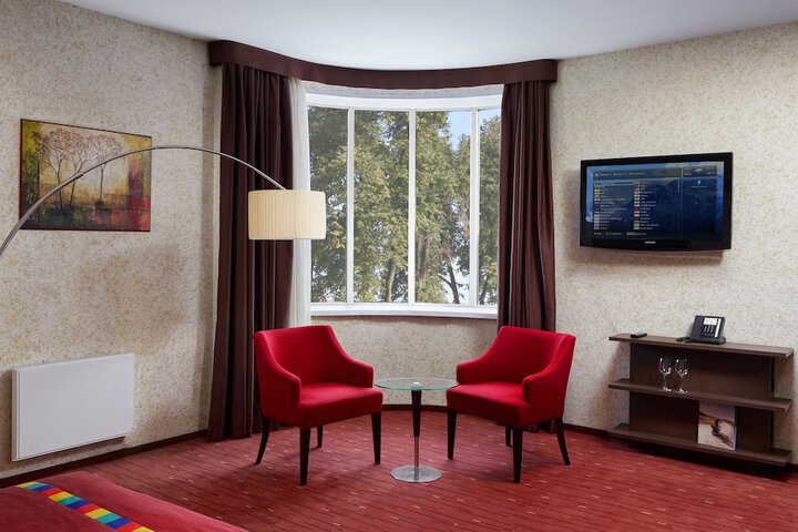 Room 28 of 73
