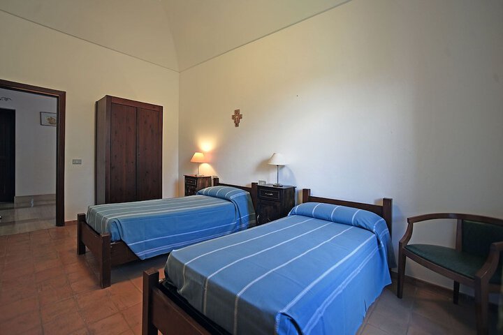 Room 17 of 18