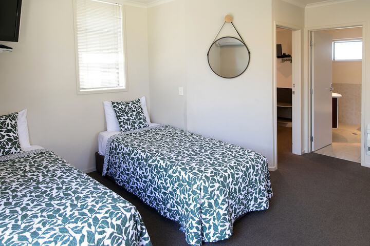 Room 3 of 96