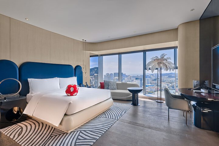 Room 27 of 77