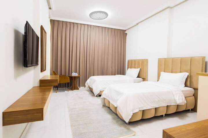 Room 6 of 17