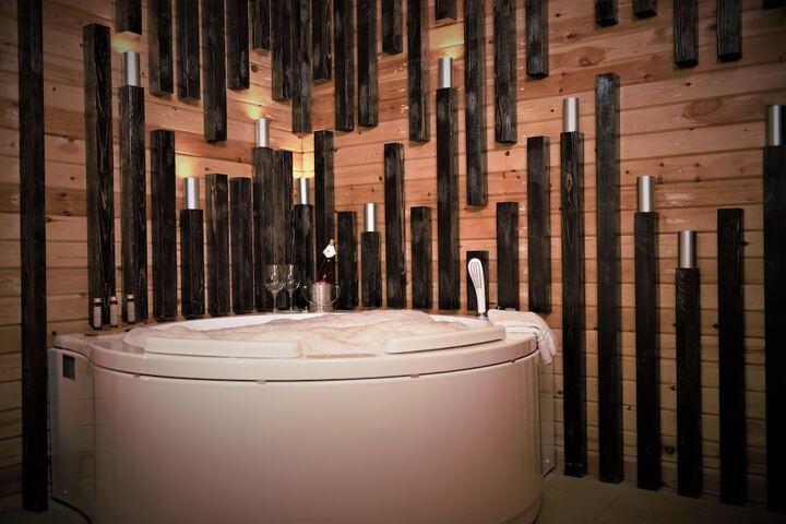 Hot Tub 16 of 22