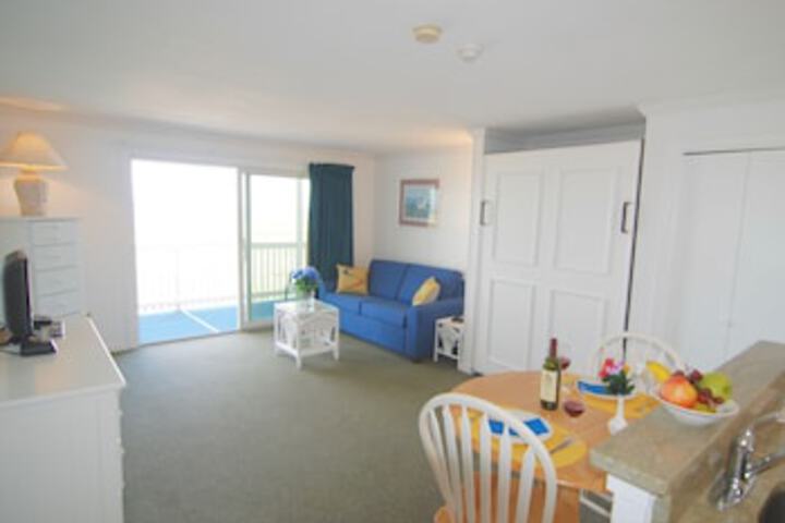 Room 4 of 156