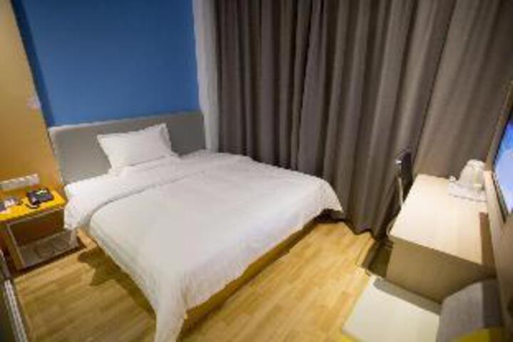 Room 4 of 6