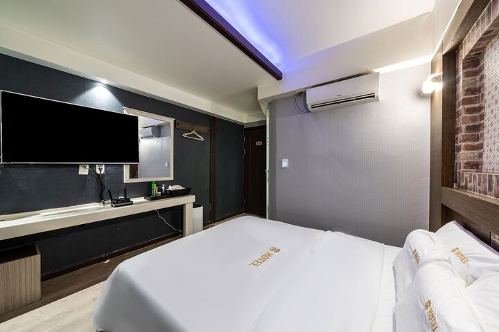 Room 21 of 37