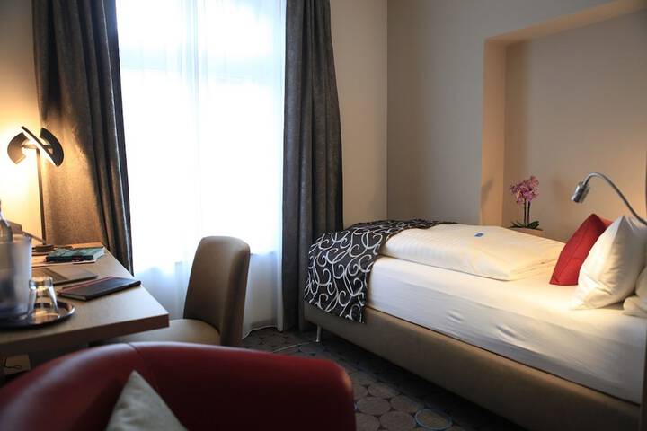 Room 26 of 92