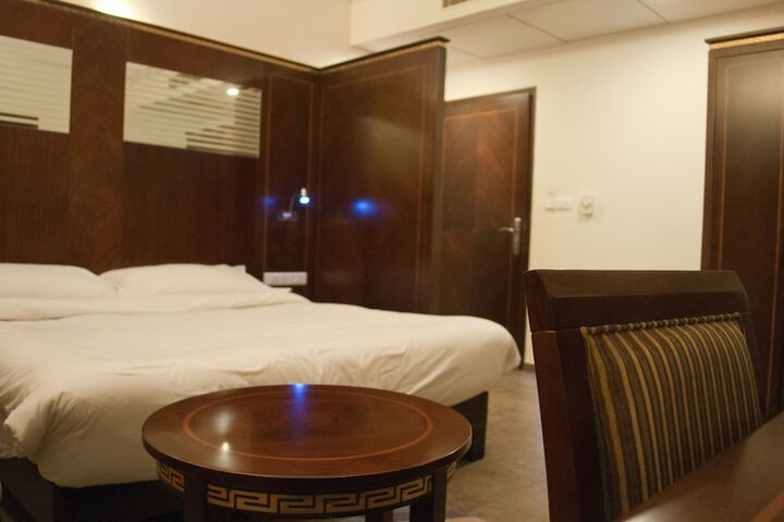 Room 7 of 35