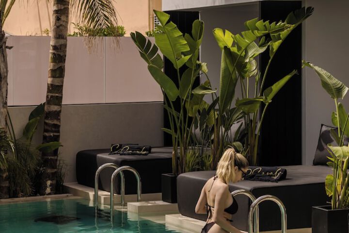 Pool 76 of 121