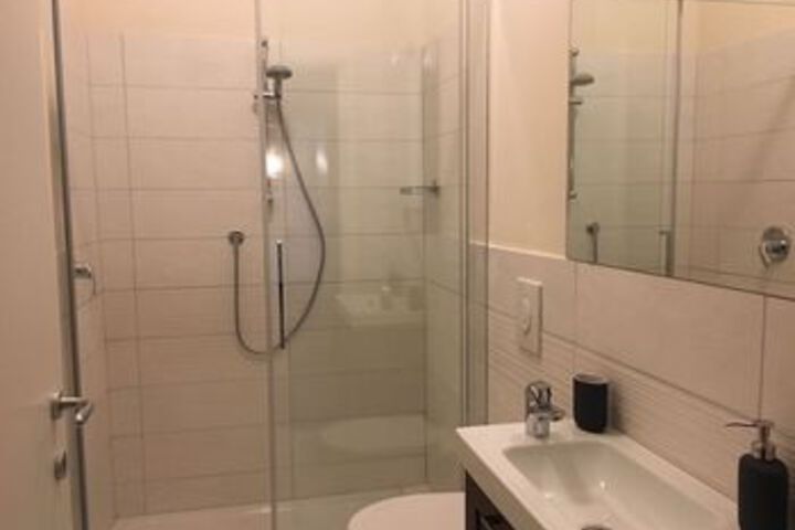 Room 33 of 499