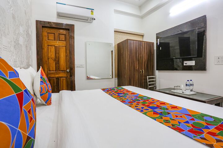 Room 10 of 26