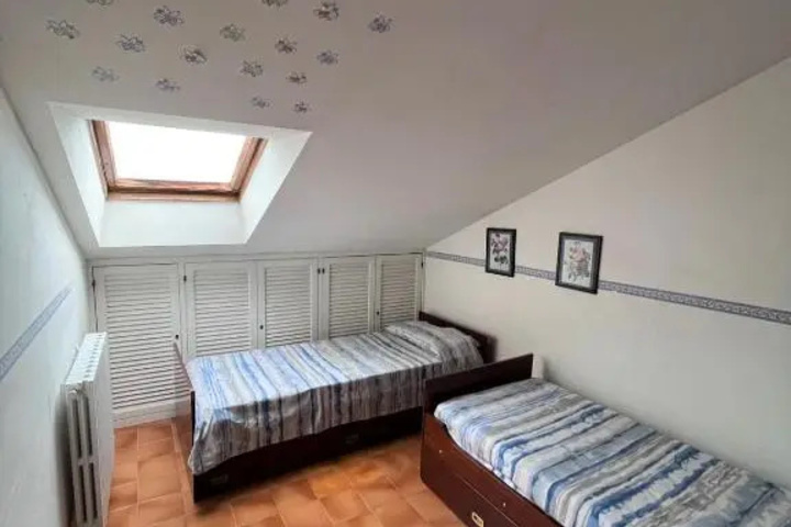 Room 4 of 14