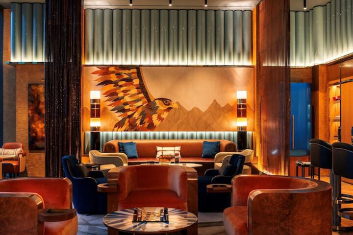 Lounge 136 of 154