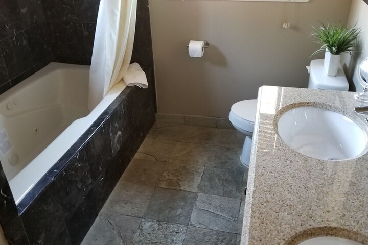 Room 450 of 828