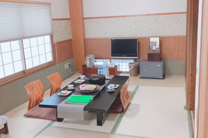 Room 10 of 18