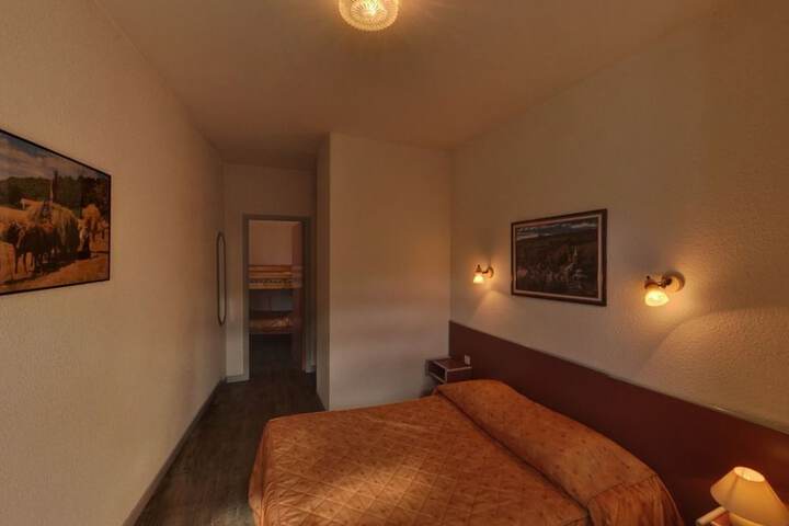 Room 3 of 44